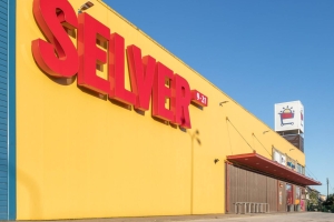 SELVER RENOVEERIB JA LAIENDAB JÕGEVA KAUPLUST