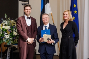 KAIDO SALURANDA TUNNUSTATI REGIONAAL- JA PÕLLUMAJANDUSMINISTEERIUMI HÕBEDASE TEENETEMÄRGIGA