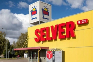 SELVER SULGEB PÕLVAS KAUPLUSE